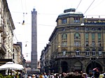 Via Rizzoli, Torre Asinelli, links davon der Torre Garisenda