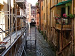 Durch ein Fenster in der Via Piella hat man einen schönen Blick auf den Canale die Reno