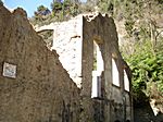 Viele Ruinen der alten Papiermühlen begleiten den Weg entlang der steilen Schlucht des Forellenbachs, der dem Gardaseeort Toscolano seinen Namen gegeben hat.