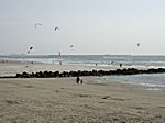 Skite Surfer, Hintergrund der Hafen von Boulogne